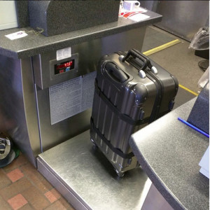 airplane_wine_luggage