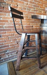 wine-gifts-oak-barrel-head-stave-stool-with-back-rest-oak-barrel-co-2132-310